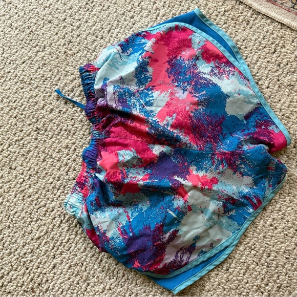 Nike Dri-fit Womens Medium  Running Shorts Colorful Paintball Spots Athletic - Picture 3 of 4